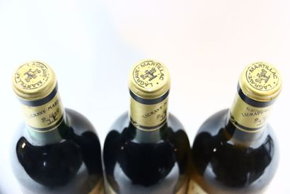 2 bouteilles de PESSAC-LÉOGNAN rouge 1994,...
