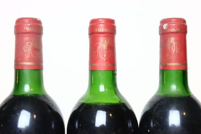 3 bottles of SAINT-ESTÈPHE red 1989, CHÂTEAU...