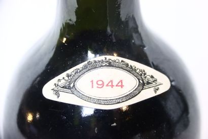 1 bouteille de MARGAUX rouge 1944, CHÂTEAU...