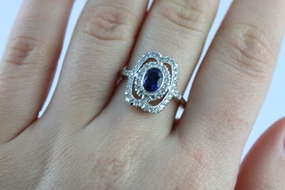 Bague en or gris 18K (750/1000) de style...