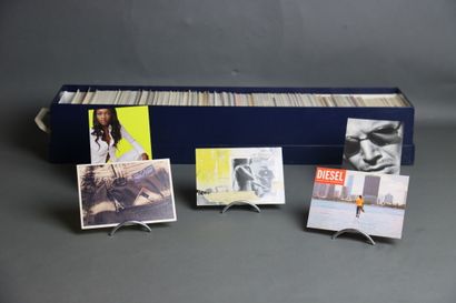 Lot comprenant:
-Un ensemble de 237 cartes...