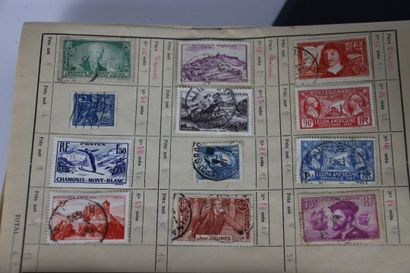 Lot de timbres comprenant un album, trois...