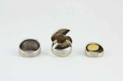 Lot comprenant:
- Bague en argent (900/1000)...