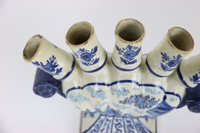 DELFT in the taste. Tulipière in earthenware...