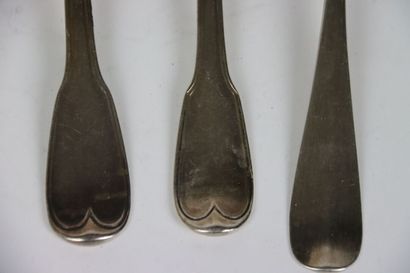 Réunion de deux fourchettes et trois cuillères...