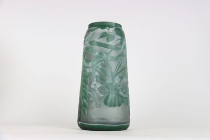 Vase en verre soufflé multicouche à décor...