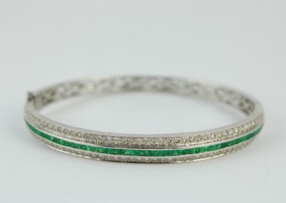 Bracelet jonc en or gris 18K (750/1000) orné...