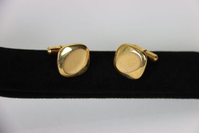 Pair of gold plated cufflinks in its case....
