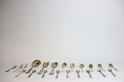 Partie de ménagère en métal argenté comprenant...