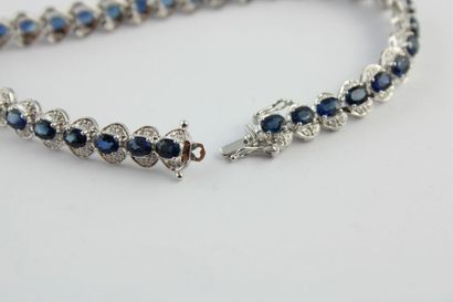 Bracelet souple en or gris 18K (750/1000)...