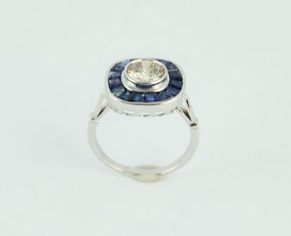 Bague en or gris 18K (750/1000) de style...