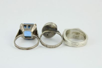 Lot comprenant:
- Bague en argent (800/1000)...