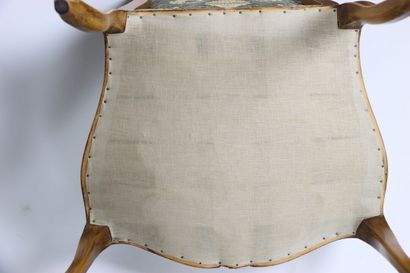 Suite de quatre fauteuils à la reine en bois...