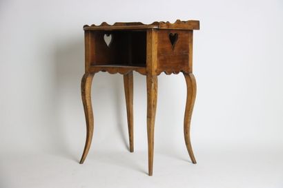 Table de chevet de style Louis XV, les deux...