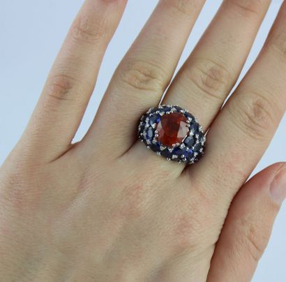 Bague en or gris 18K (750/1000) de forme...
