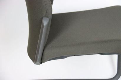 Herman Miller. Paire de chaises de bureau...