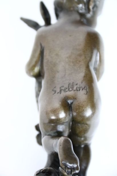 S. FELLING (XXe siècle), Jeune garçon tenant...