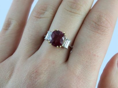 Bague en or gris 18K (750/1000) style art...