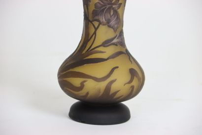 GALLE TIP, Vase en pâte de verre multicouche...