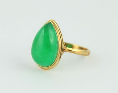 Ring in 18K (750/1000) yellow gold with a...