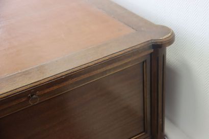 Flat desk in veneer with all faces, it opens...