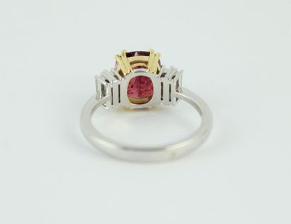 Bague en or gris 18K (750/1000) style art...