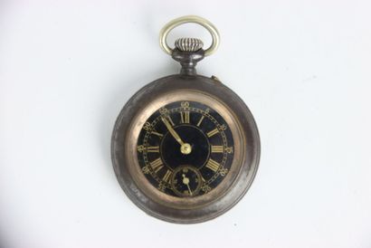 Pocket watch in metal. Roman numerals. Gross...