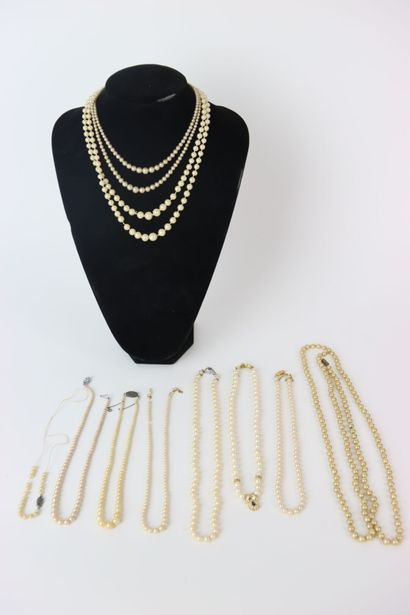 Lot de bijoux fantaisie en métal et argent...
