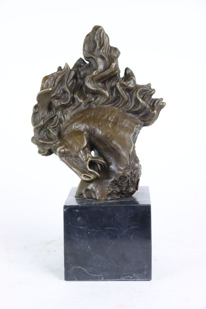Tête de cheval en furie, sculpture en bronze,...