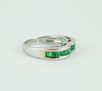 Bague en or gris 18K (750/1000) pavé d'une...