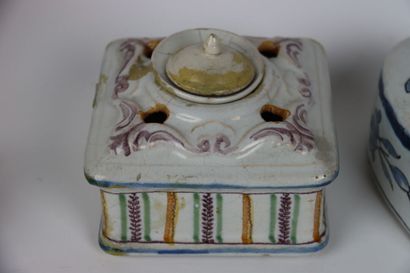 Meeting of four inkwells in earthenware with...