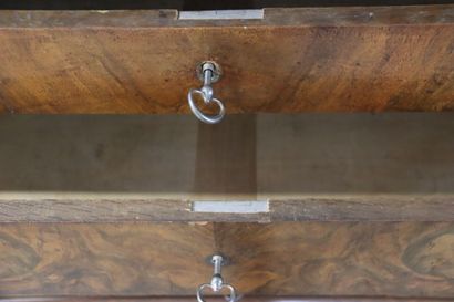 Chest of drawers in flamed mahogany veneer,...