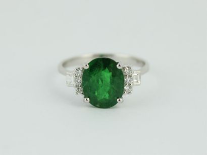 Bague en or gris 18K (750/1000) de style...