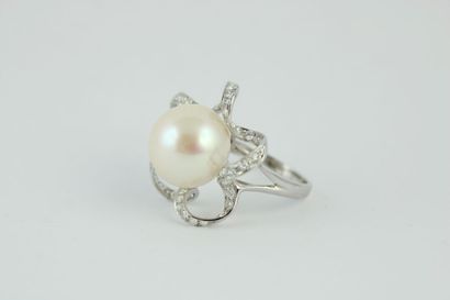Bague en or gris 18K (750/1000) format une...