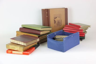 Réunion de timbres :
-album mobile 
-classeur...