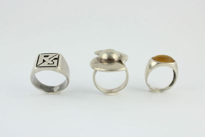 Lot comprenant:
- Bague en argent (900/1000)...