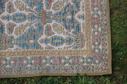 Tapis. Carpette mécanique. Dimensions : 295...