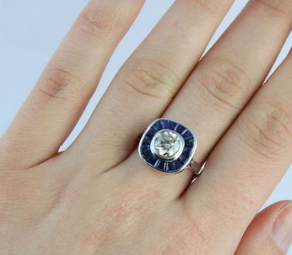 Bague en or gris 18K (750/1000) de style...