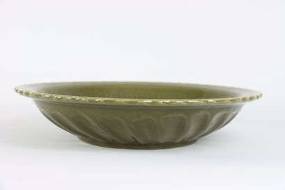 Porcelain dish with central fish decoration,...