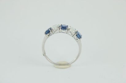 Bague jarretière en or gris 18K (750/1000)...