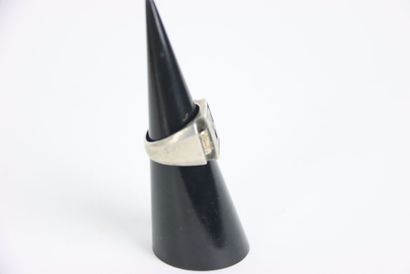 Silver signet ring. Net weight: 8.61g.
We...