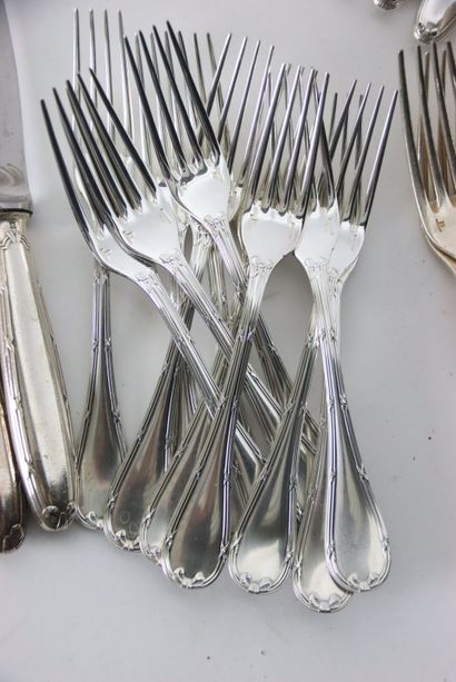 CHRISTOFLE, Ménagère comprenant douze fourchettes,...