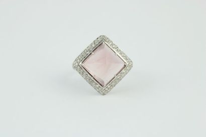 Bague en or gris 18K (750/1000) ornée d'un...
