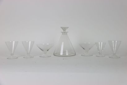 R. LALIQUE France, une carafe modèle Arbois...