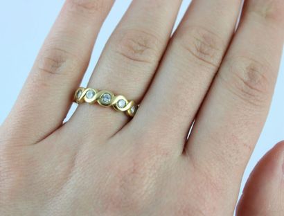 Bague en or jaune 18K (750/1000) ornée de...