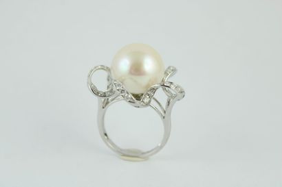 Bague en or gris 18K (750/1000) format une...