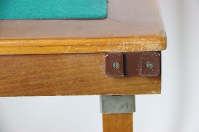 Table à jeux en acajou, plateau de feutrine...