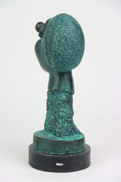 Tête stylisée, sculpture en bronze à patine...