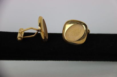 Pair of gold plated cufflinks in its case....