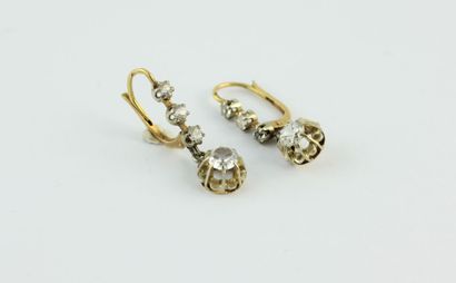 Pair of earrings in 18K gold (750/1000) decorated...